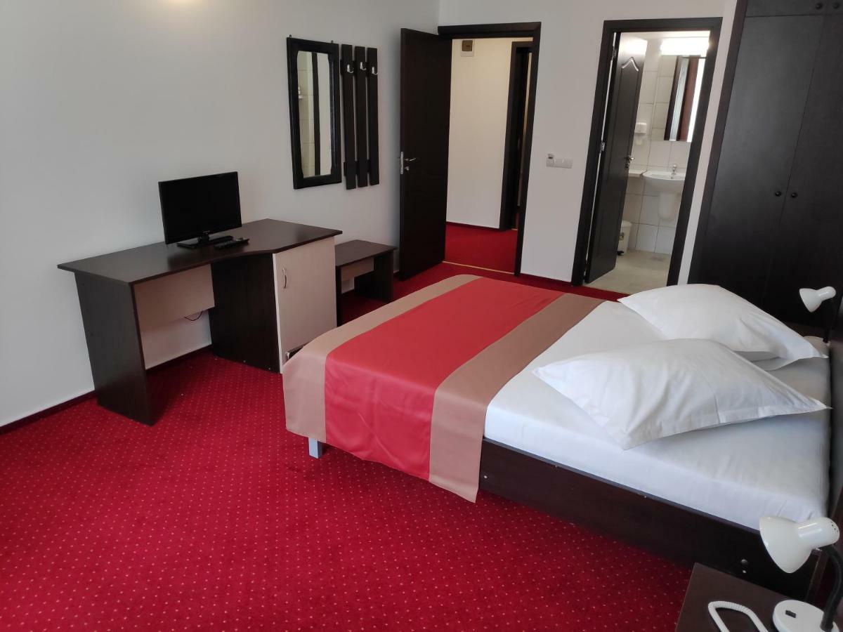 Hostel Caliman Кечулата Екстер'єр фото