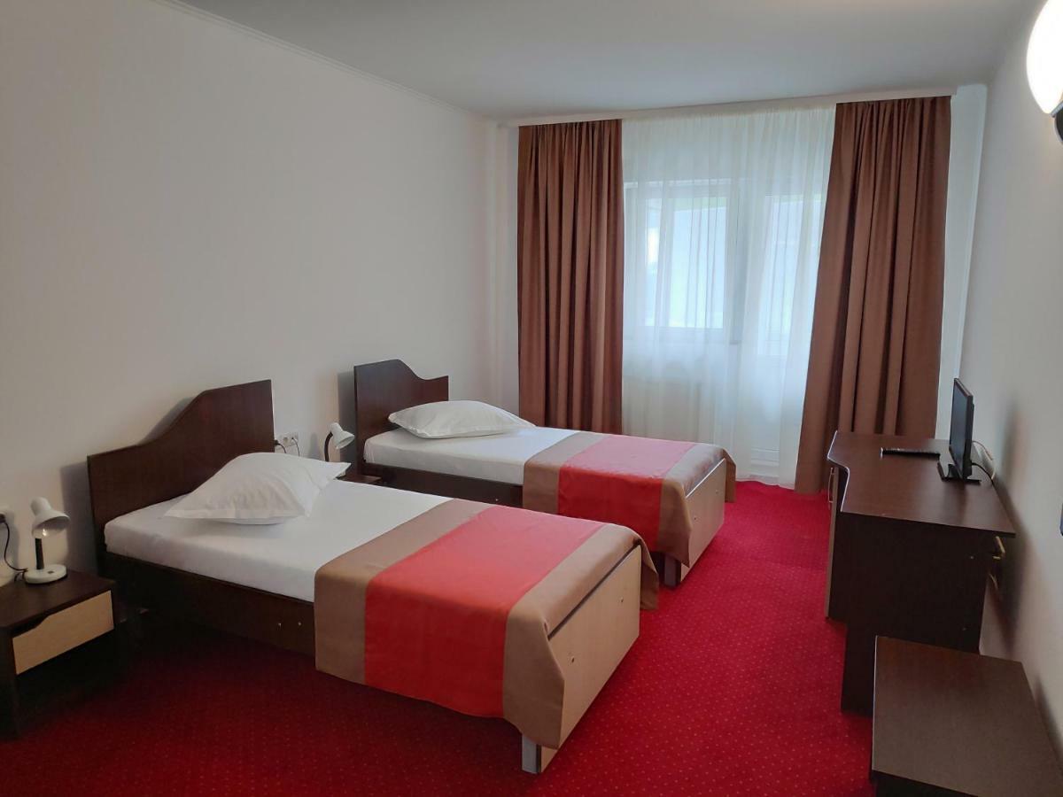Hostel Caliman Кечулата Екстер'єр фото