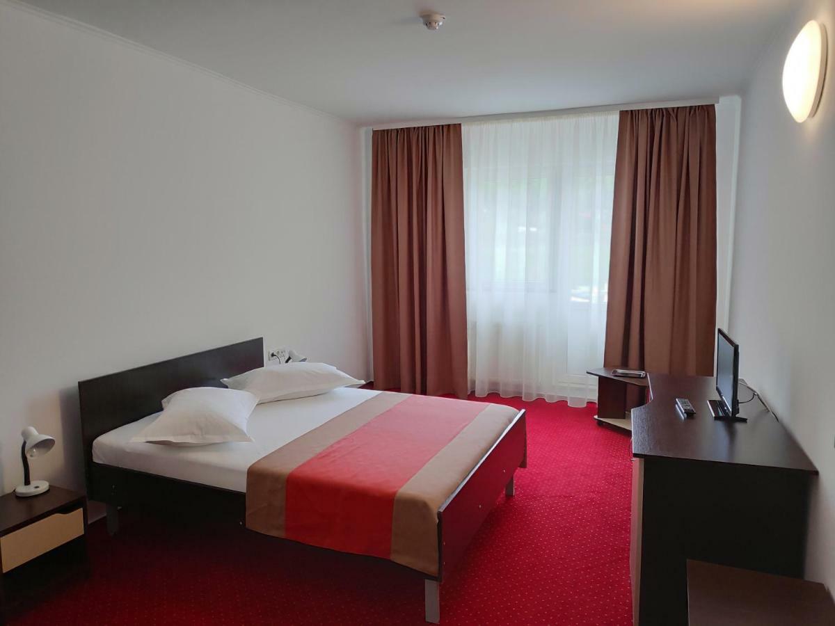 Hostel Caliman Кечулата Екстер'єр фото