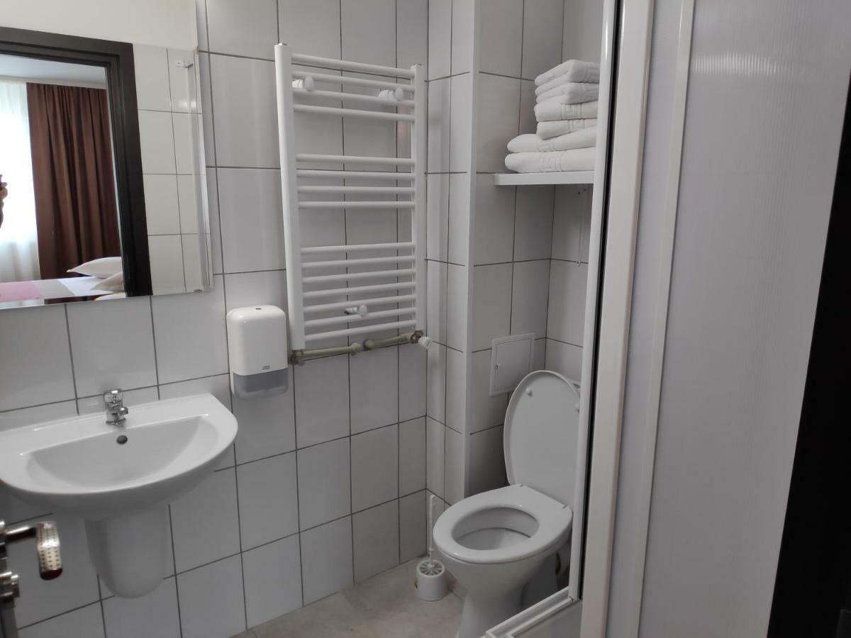Hostel Caliman Кечулата Екстер'єр фото